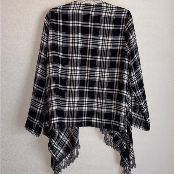 Torrid Fringe Hem Flannel Drape Size M/L - Picture 2 of 4